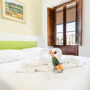 https://romerooms-condotti.it-romehotels.com